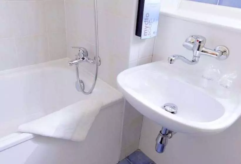 Отель Campanile Maubeuge