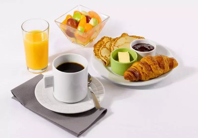 Отель Campanile Maubeuge