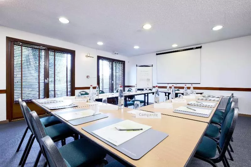 Отель Campanile Maubeuge