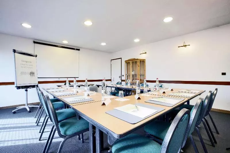 Отель Campanile Maubeuge