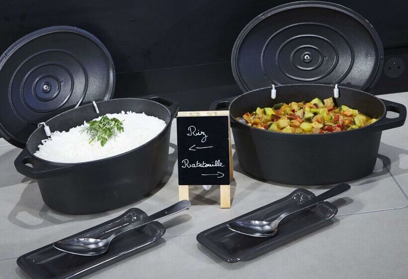 هتل Campanile Saint Germain En Laye