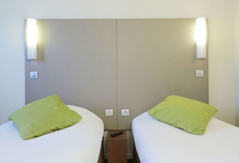 هتل Campanile Saint Germain En Laye