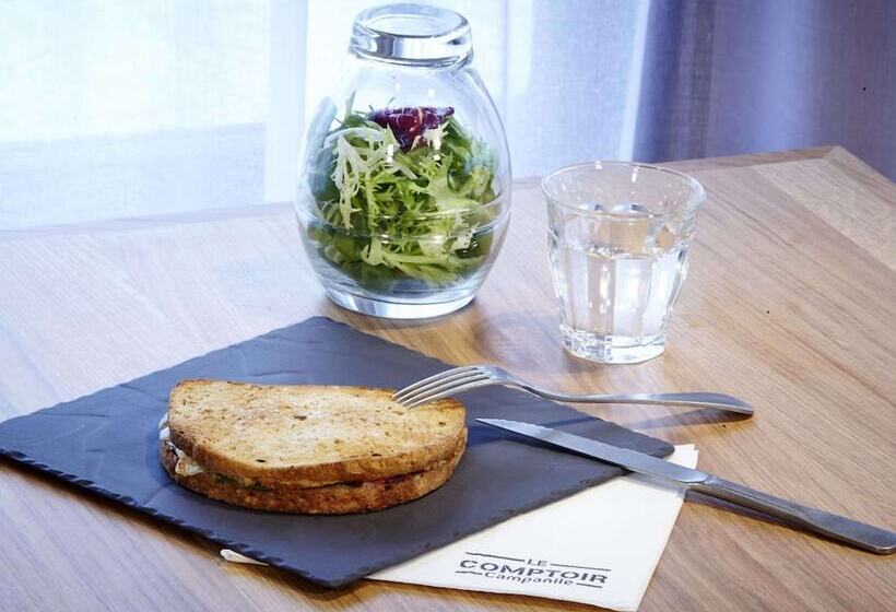 هتل Campanile Saint Germain En Laye