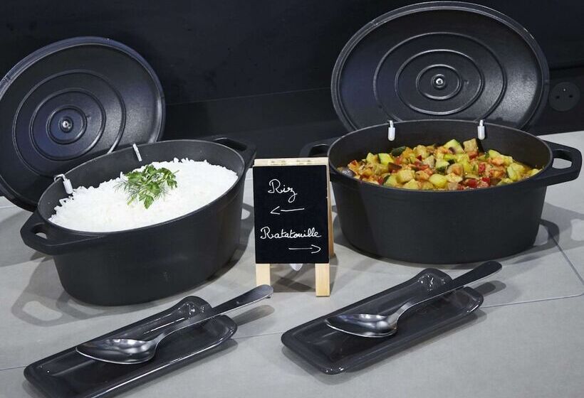 هتل Campanile Saint Germain En Laye