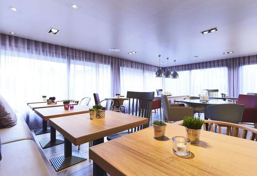 هتل Campanile Saint Germain En Laye