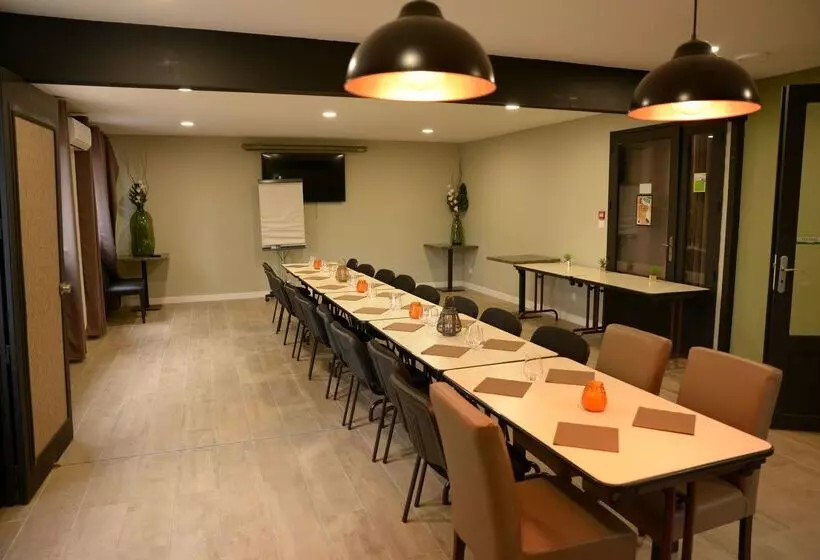 בית מלון כפרי Campanile Sete  Balaruc