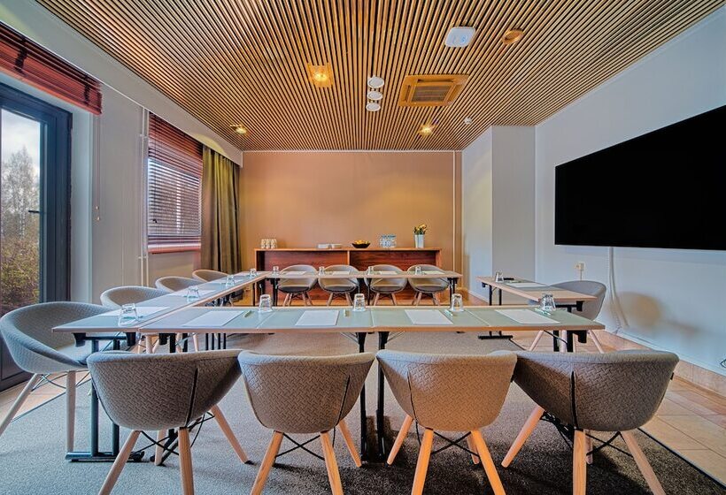 هتل Holiday Inn Helsinki Vantaa Airport, An Ihg