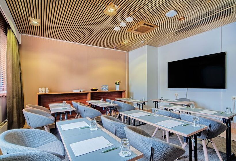 هتل Holiday Inn Helsinki Vantaa Airport, An Ihg