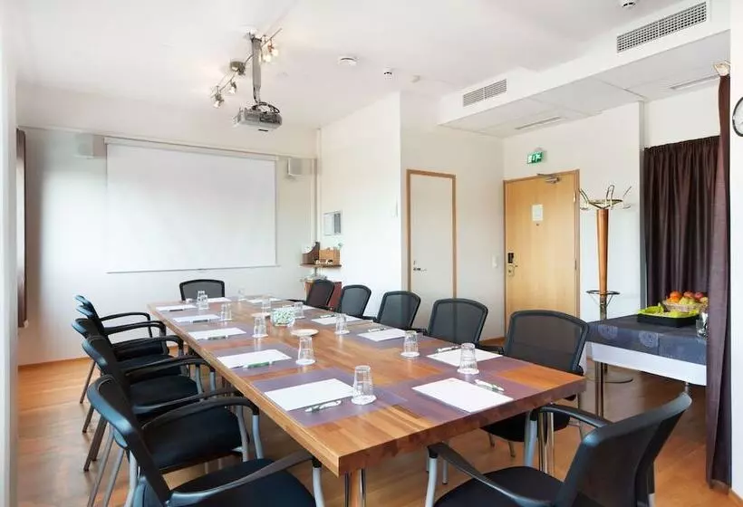 Hotel Holiday Inn Helsinki Vantaa Airport, An Ihg