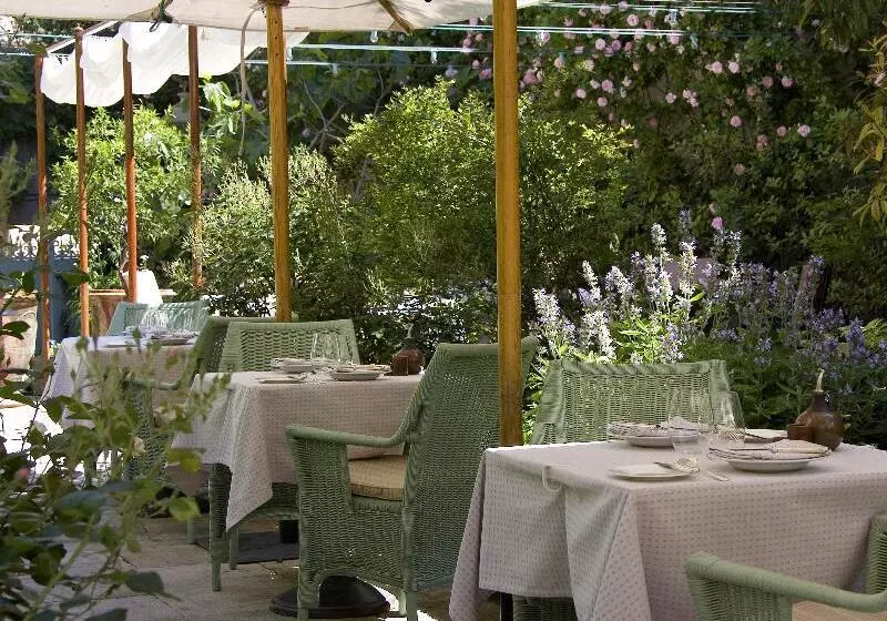 Отель La Mirande