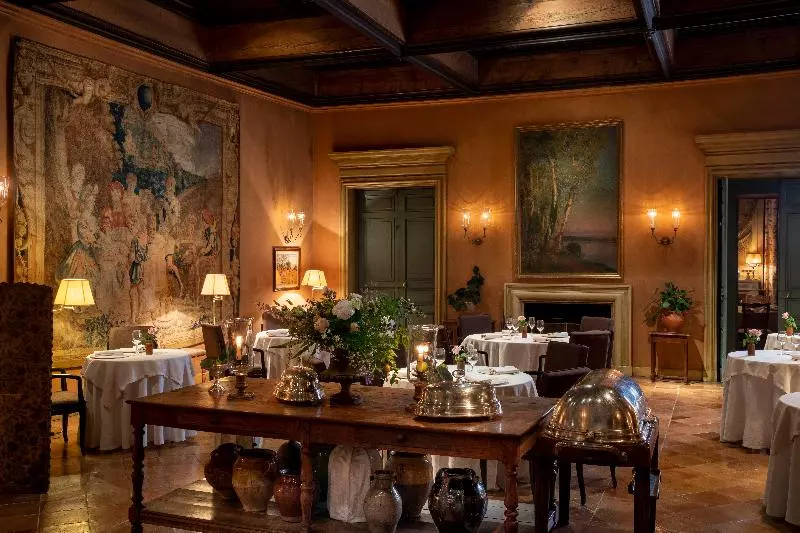 Отель La Mirande