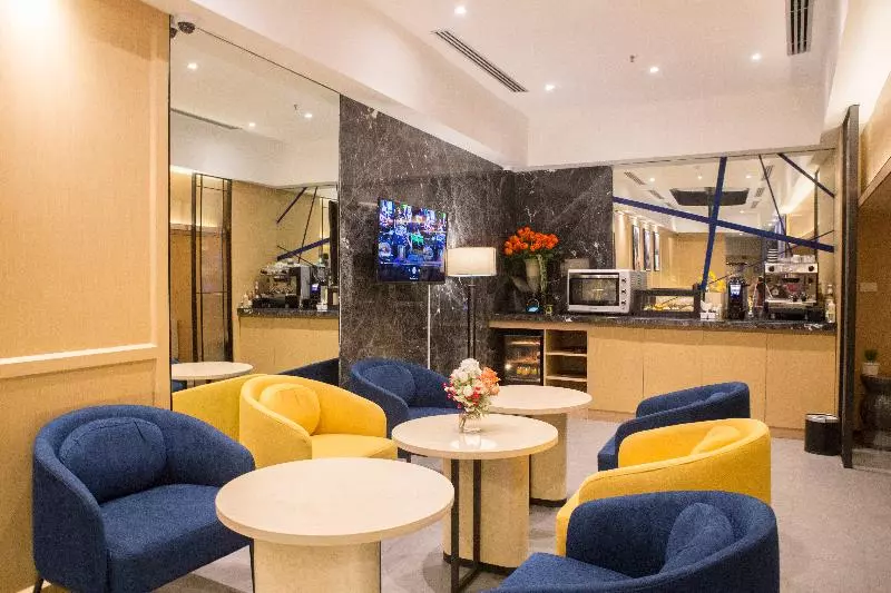 Hotelli Ramada By Wyndham Bangkok Sukhumvit 11