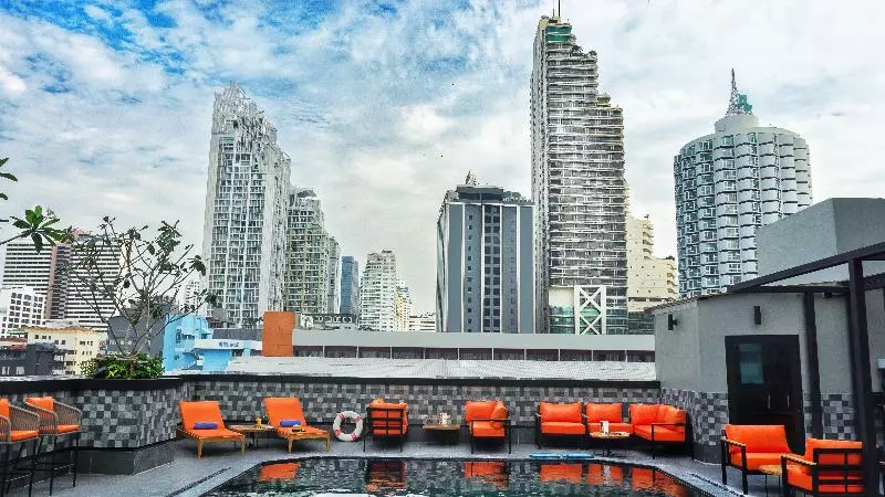 Hotelli Ramada By Wyndham Bangkok Sukhumvit 11