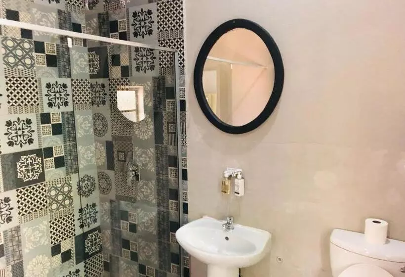 Shangri La Country Hotel & Spa