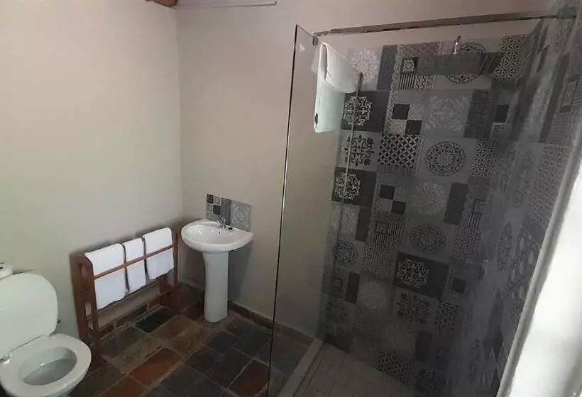 Shangri La Country Hotel & Spa