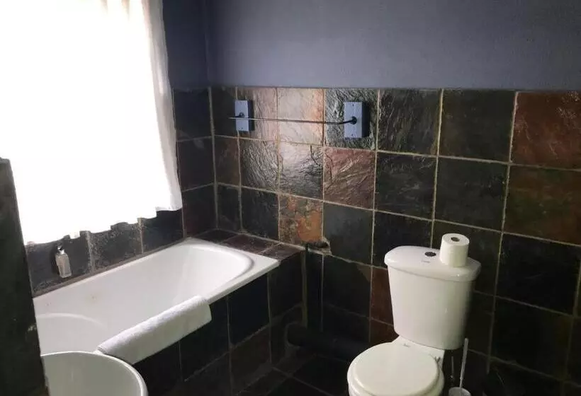 Shangri La Country Hotel & Spa