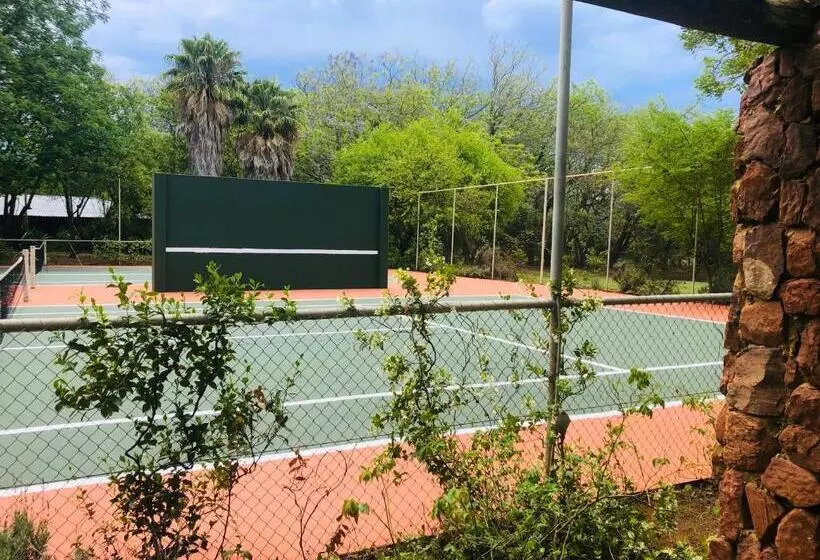 Shangri La Country Hotel & Spa