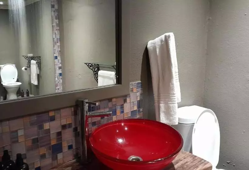 Shangri La Country Hotel & Spa