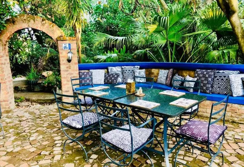 Shangri La Country Hotel & Spa