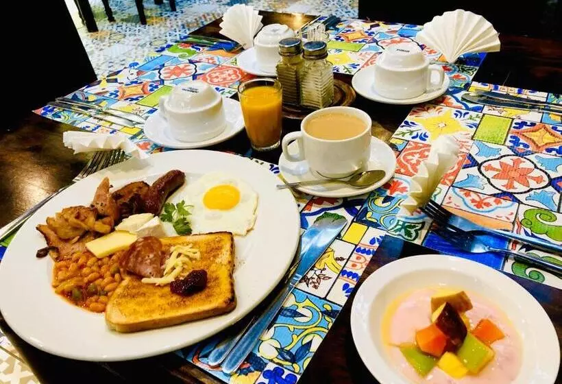 Shangri La Country Hotel & Spa