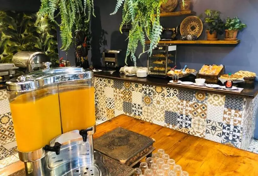 Shangri La Country Hotel & Spa