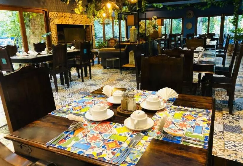 Shangri La Country Hotel & Spa