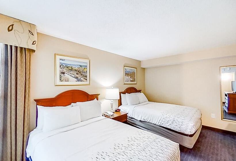 Hotel Carolinian Beach Resort