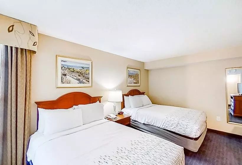 Отель Carolinian Beach Resort