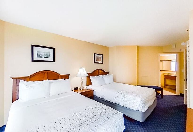 Hotel Carolinian Beach Resort