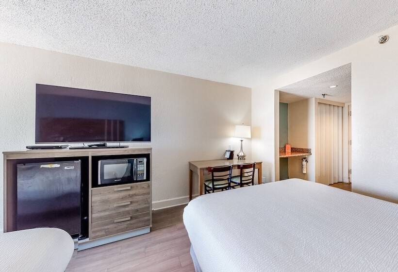 Hotel Carolinian Beach Resort