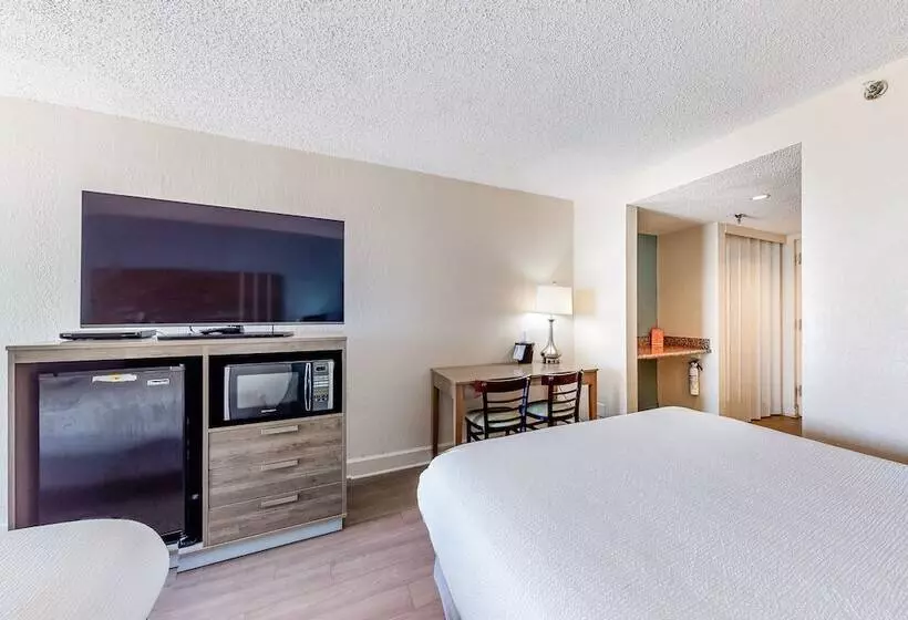 Отель Carolinian Beach Resort