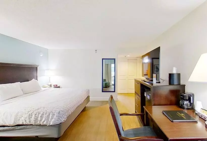 Отель Carolinian Beach Resort