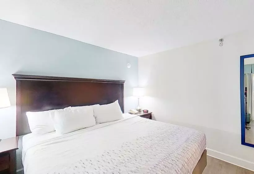 Отель Carolinian Beach Resort