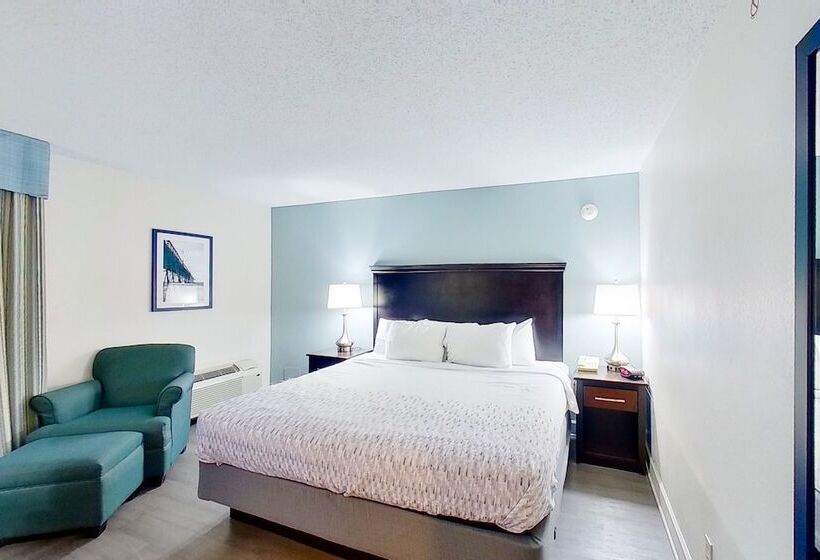 Hotel Carolinian Beach Resort