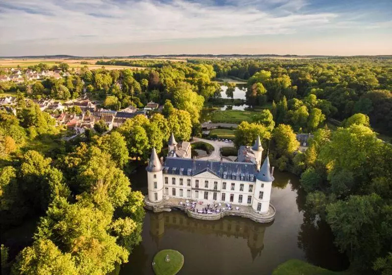 فندق Chateau D Ermenonville