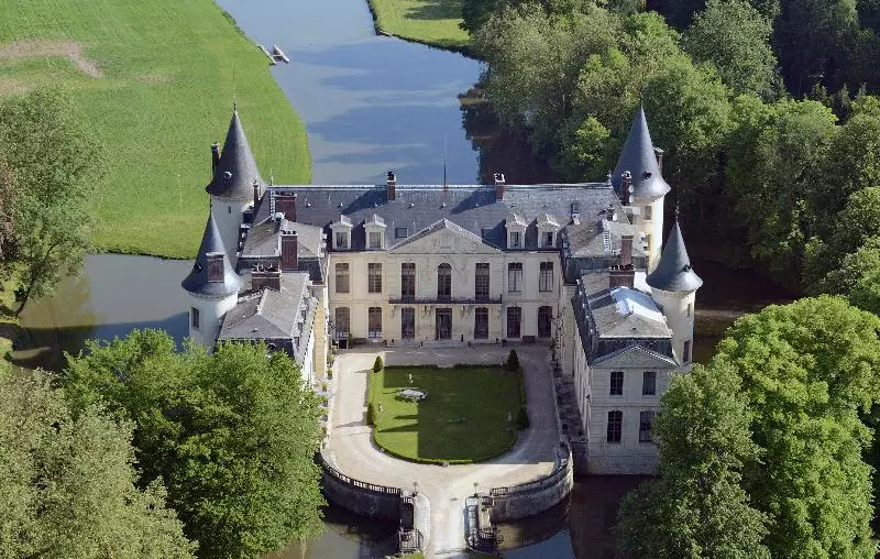 فندق Chateau D Ermenonville