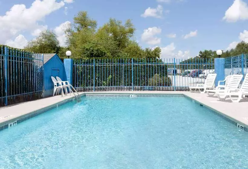 Days Inn By Wyndham Columbia Ne Fort Jackson