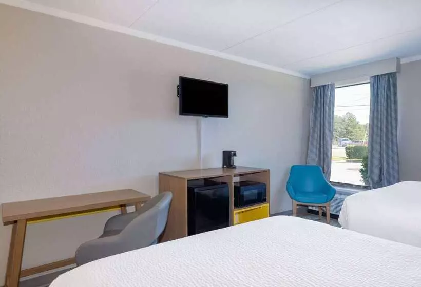 هتل Days Inn & Suites By Wyndham Fort Bragg/cross Creek Mall