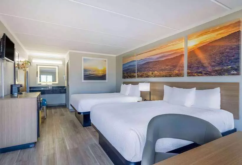 هتل Days Inn & Suites By Wyndham Fort Bragg/cross Creek Mall