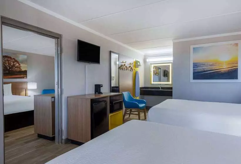 هتل Days Inn & Suites By Wyndham Fort Bragg/cross Creek Mall