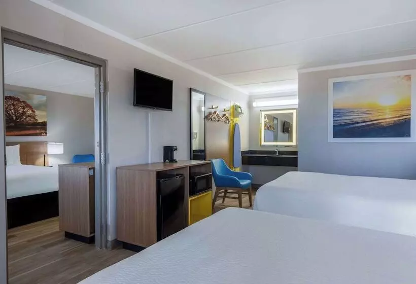 هتل Days Inn & Suites By Wyndham Fort Bragg/cross Creek Mall