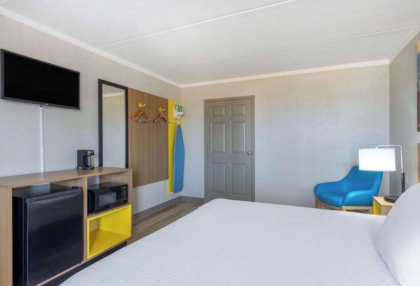 فندق Days Inn & Suites By Wyndham Fort Bragg/cross Creek Mall