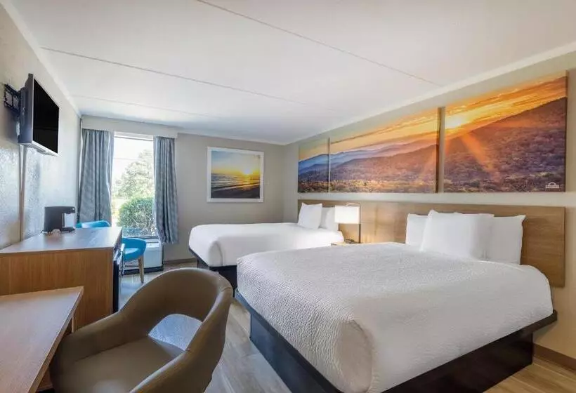 هتل Days Inn & Suites By Wyndham Fort Bragg/cross Creek Mall