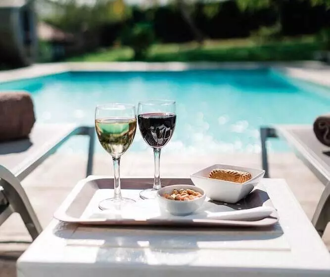 ホテル Hôtel Laminak, The Originals Relais