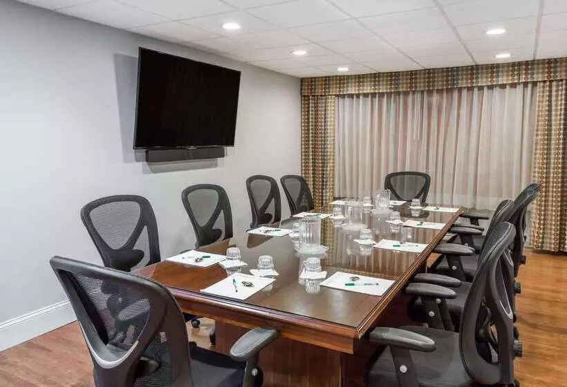 Отель Wyndham Garden Greensboro