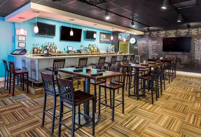 Отель Wyndham Garden Greensboro