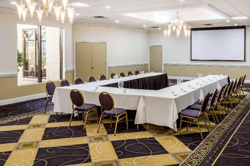 Отель Wyndham Garden Greensboro