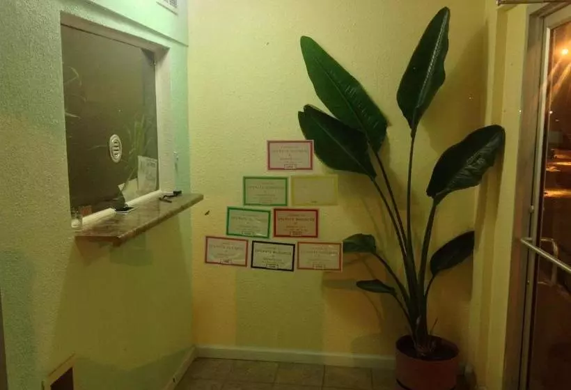 Мотель Economy Inn  Granite City