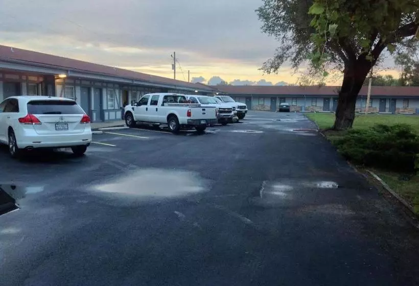 Мотель Economy Inn  Granite City