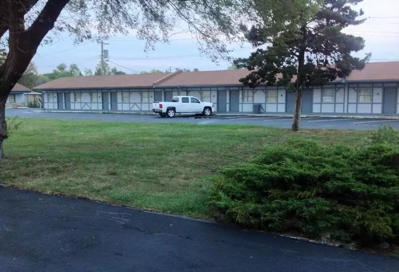 Мотель Economy Inn  Granite City